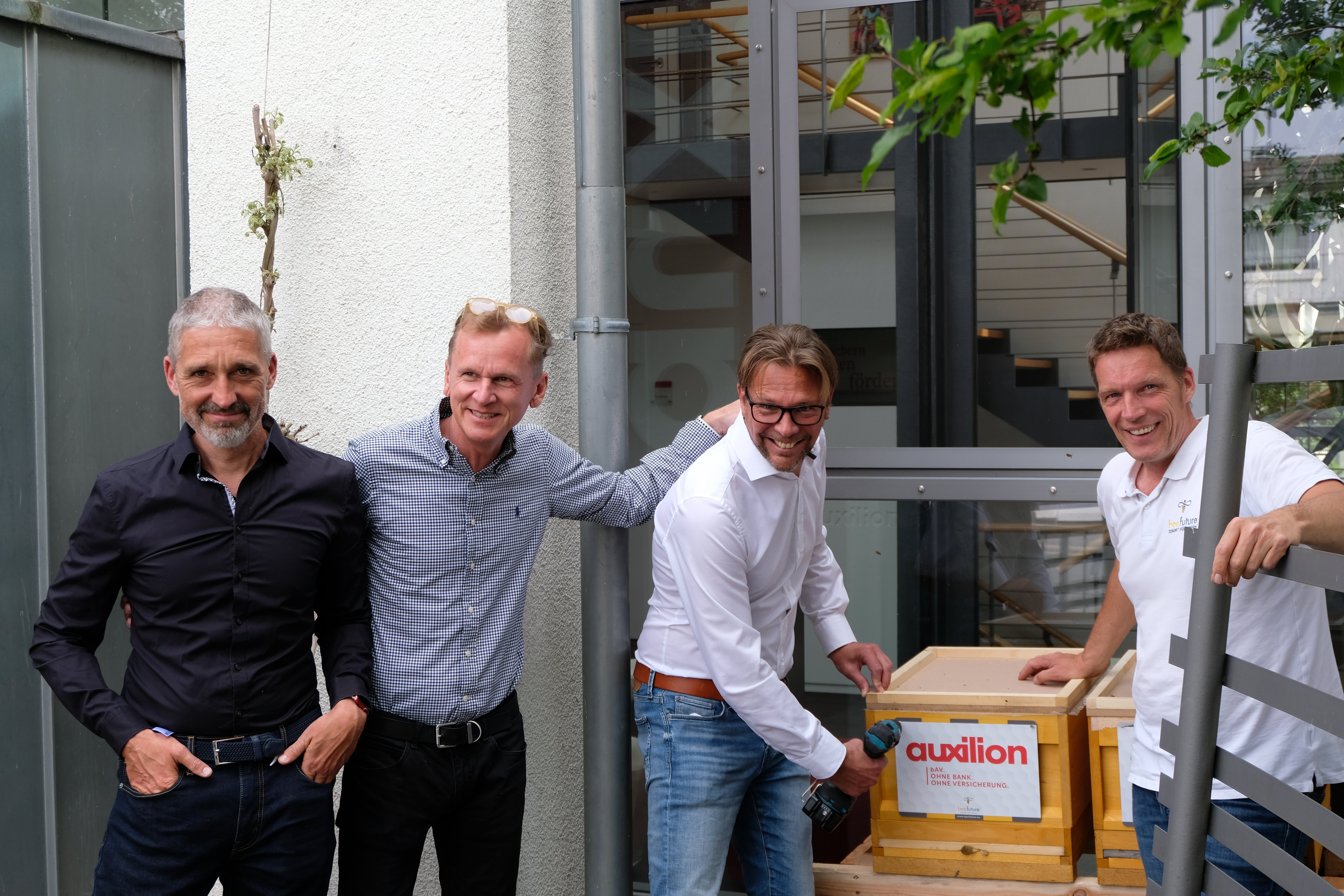 auxilion und beefuture: Unsere Betriebs-Bienen sind da!